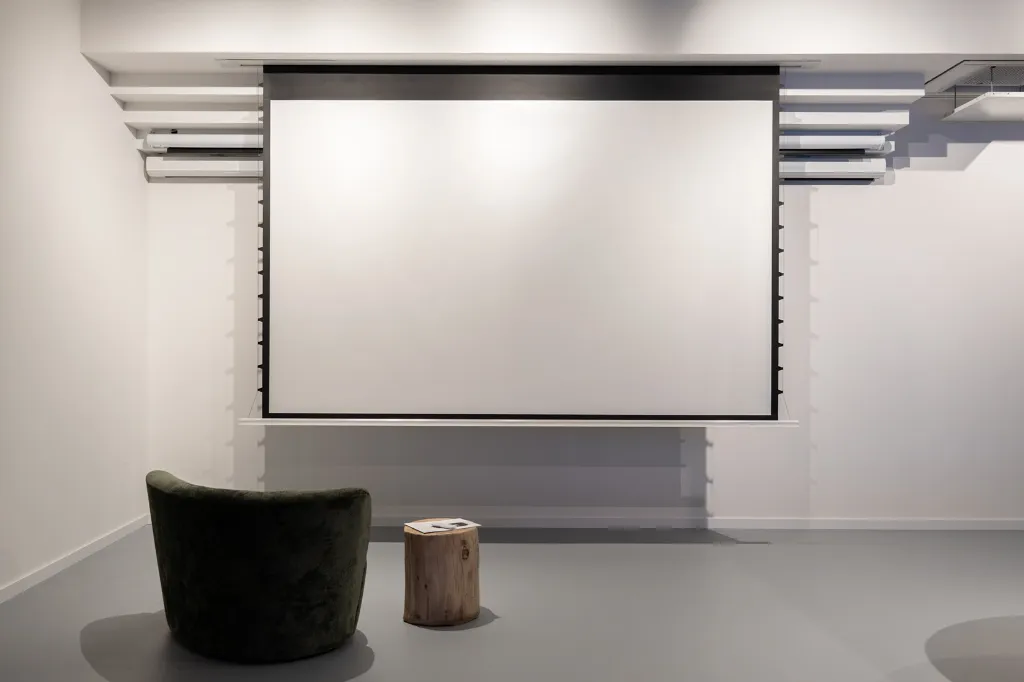 in-ceiling-series-projectiescherm-260cm-x-146cm-16-9.webp